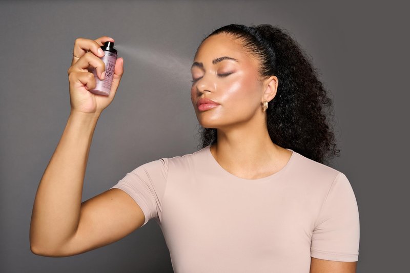 Catrice | Prime & Fine Illuminating Dewy Glow Spray | Transparent and Fast Drying Fixing Spray| Paraben Free & Vegan | Cruelty Free (Pack of 1)