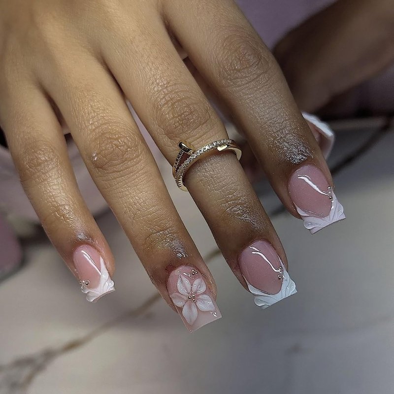 French Tip Press on Nails Short Square Fake Nails White Flower Full Cover Glue on Nails with 3D Rhinestones Designs Spring Summer Floral False Nails Nude Glossy Artificial Acrylic Nail for Women 24Pcs