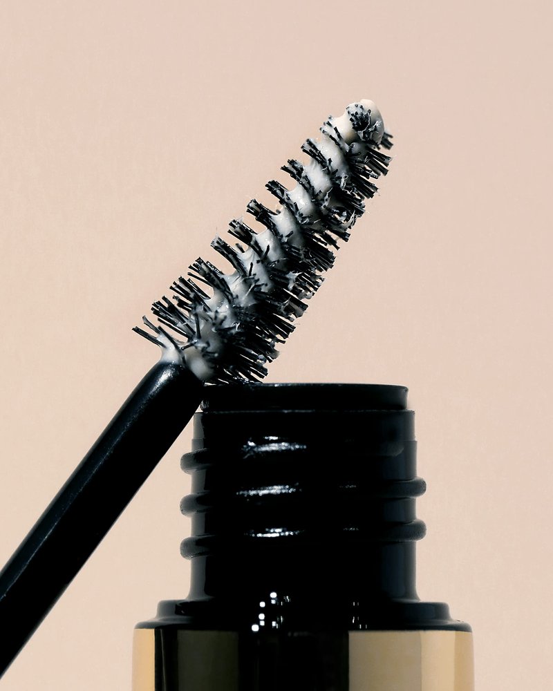 Milani Stay Put Liquid Brow Wax - 16HR Wear Clear Eyebrow Gel with Shea Butter & Argan Oil - Sculpting & Lifting Brow Lamination Formula with Precision Tapered Brush - Cruelty-Free - 0.17 fl oz