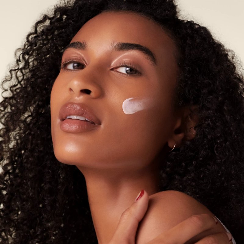 Shiseido Urban Environment Oil-Free Sunscreen SPF 42 - 50 mL - Protects, Hydrates, Mattifies & Works as Face Primer - Water Resistant for 40 Minutes - Non-Comedogenic