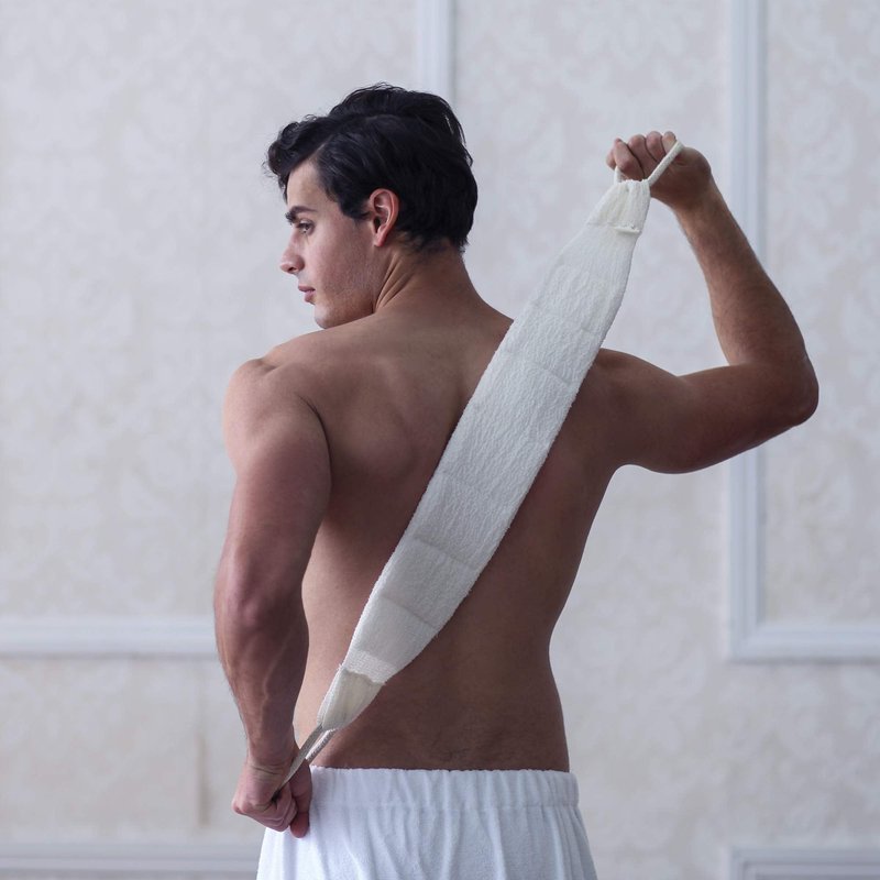 Daily Concepts - Daily Back Scrubber - gently exfoliates the skin with its soft natural organic cotton surface, while the soy-based core creates a rich lather (Refill)