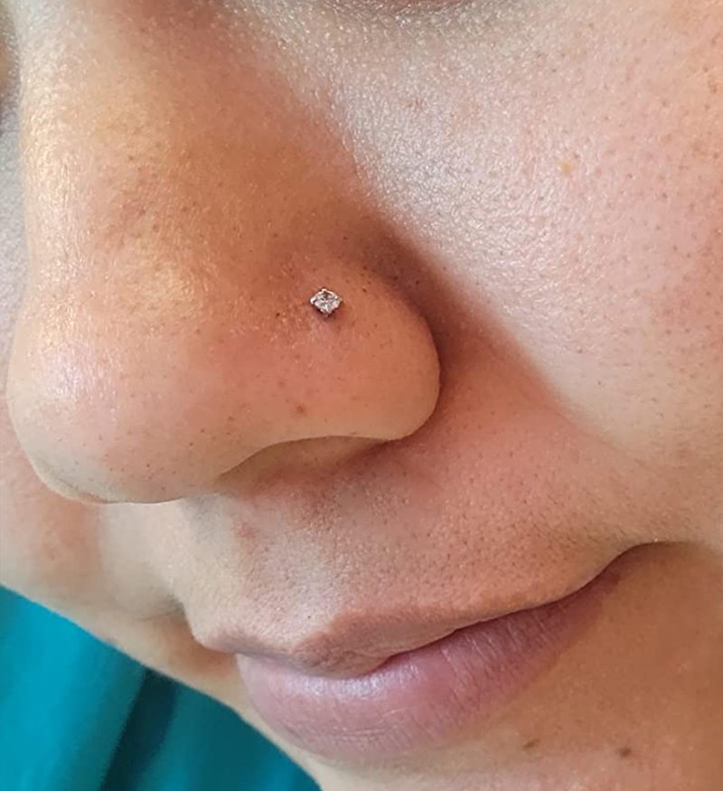 QWALIT Self Nose Piercing Kit at Home Nose Piercing Kit Nose Ring Piercing Kit Nose Piercing Kit with Nose Rings Disposable Nose Piercing Gun Kit Gold Piercing Kit for Nose