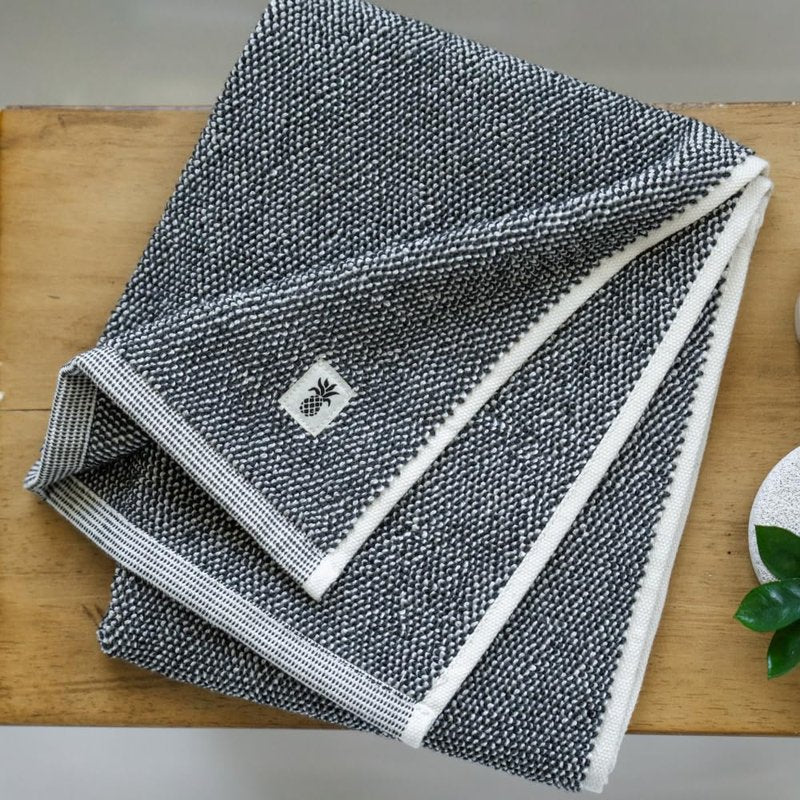 Cariloha Two Toned Bath Towel | Black Sand |28"x54" | Turkish Cotton & Viscose Material Blend | Extra Smooth, Odor Resistant and Highly Absorbent