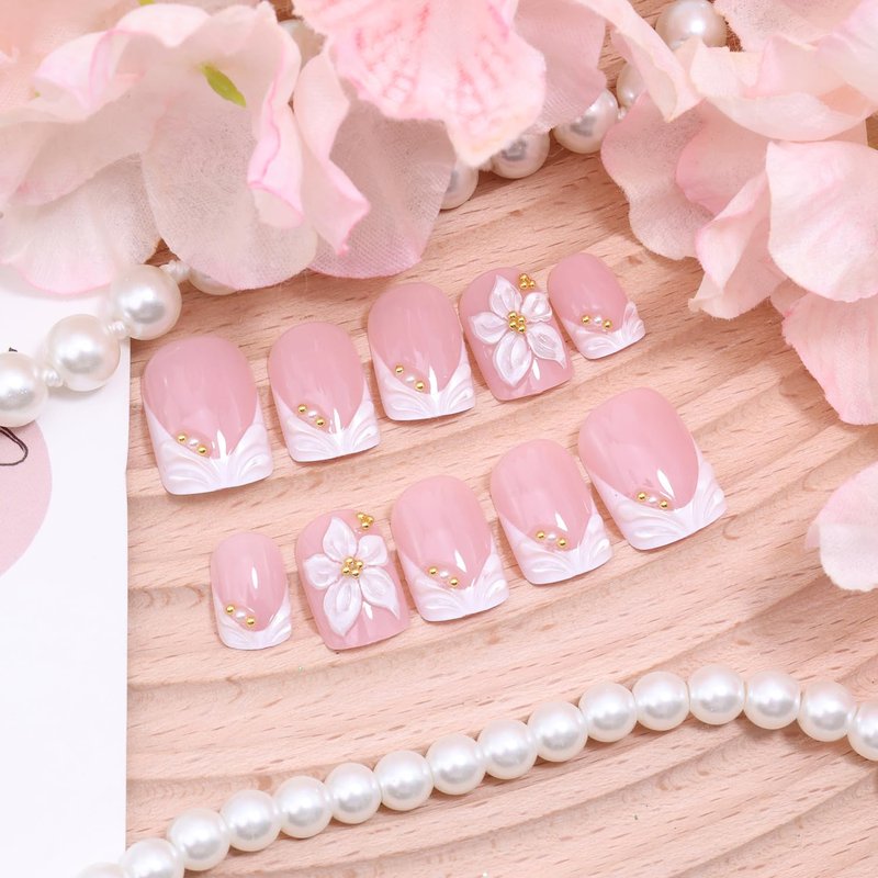 French Tip Press on Nails Short Square Fake Nails White Flower Full Cover Glue on Nails with 3D Rhinestones Designs Spring Summer Floral False Nails Nude Glossy Artificial Acrylic Nail for Women 24Pcs