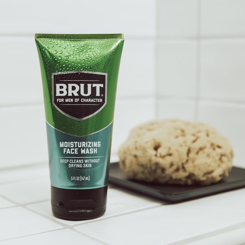 Brut Moisturizing Face Wash - Deep Pore Cleansing and Conditioning Prep for Shaving - Face Cleanser with No Parabens, Phthalates or Dyes - 5 oz