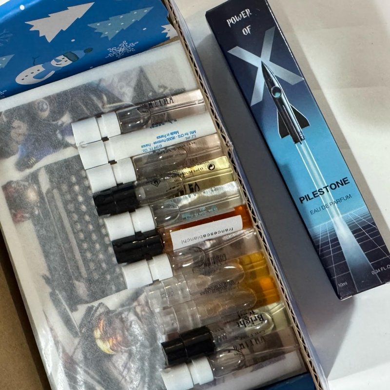 Pilestone High End Random Selection Designer Fragrance Cologne Sampler Set for Men (Pack of 9 Sample Vials) + travel sized bottle (Domestic shipping ONLY (USA))
