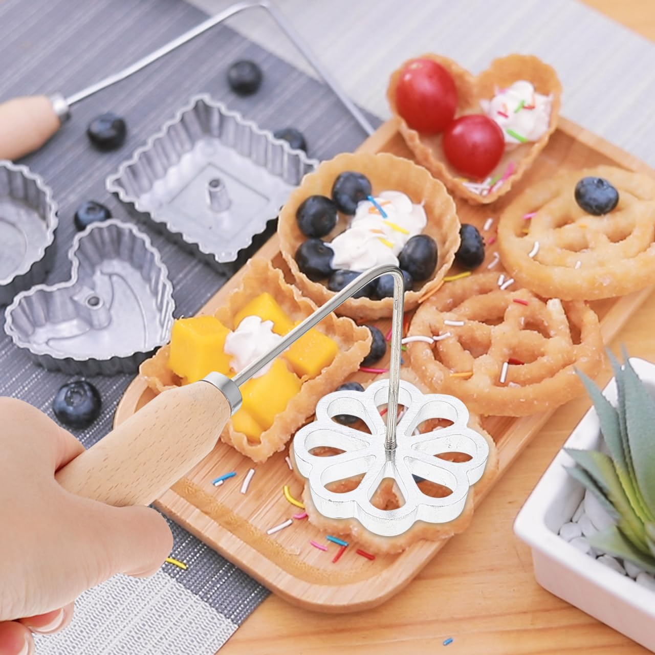 Hemoton Portable Fried Snack Mold 2-Cavity Flower Waffle Mold Kitchen Cooking Utensil for Deep Frying Carrot Cakes Shrimp Cakes and More 10.23X3.54X2.95 Inch