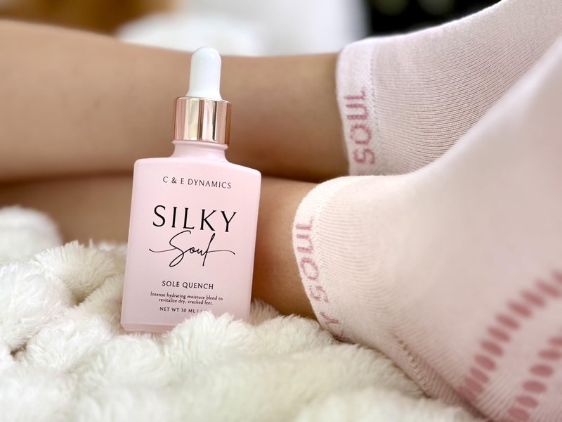 Silky Soul Moisturizing Silicone Socks for Dry Feet & Cracked Heels with Hydrating Tincture - Foot Softening & Heel Repair Treatment - Intensive Foot Repair (Pink, Large)