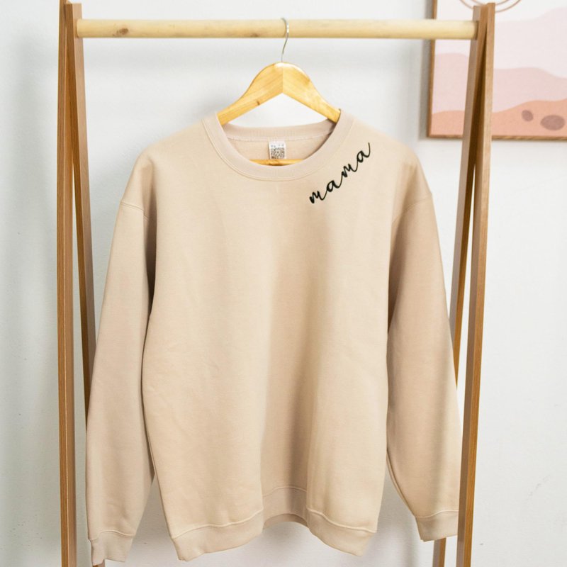 Nani - Mama Mom Mommy Embroidered Crewneck Sweatshirt Heart On Sleeve for Women - Gifts For New Mom Mama Birthday Christmas Mothers Day Valentine Embroidery Pullover Sweater Shirt Sand