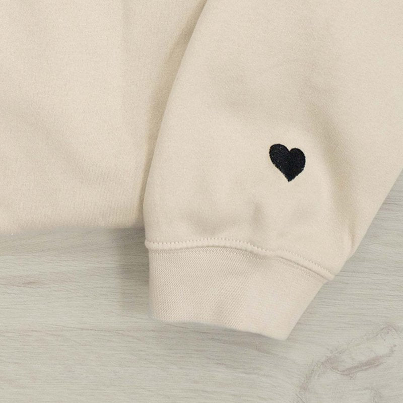 Nani - Mama Mom Mommy Embroidered Crewneck Sweatshirt Heart On Sleeve for Women - Gifts For New Mom Mama Birthday Christmas Mothers Day Valentine Embroidery Pullover Sweater Shirt Sand