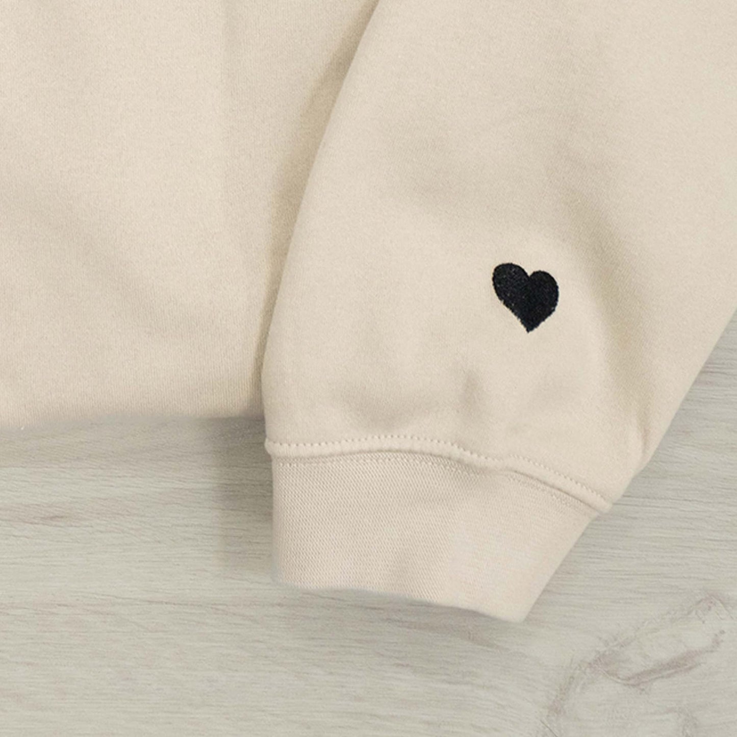 Nani - Mama Mom Mommy Embroidered Crewneck Sweatshirt Heart On Sleeve for Women - Gifts For New Mom Mama Birthday Christmas Mothers Day Valentine Embroidery Pullover Sweater Shirt Sand