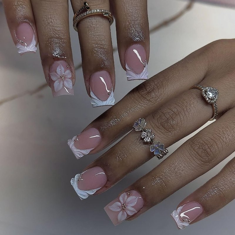 French Tip Press on Nails Short Square Fake Nails White Flower Full Cover Glue on Nails with 3D Rhinestones Designs Spring Summer Floral False Nails Nude Glossy Artificial Acrylic Nail for Women 24Pcs