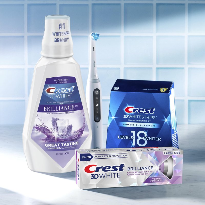 Crest 3D White Mouthwash, Teeth Whitening for Adults, 1L, 2 Pack, Alcohol Free Mouth Rinse, Breath Freshener, Antibacterial, Antiseptic, Bad Breath Treatment, Peroxide Free, Clean Mint