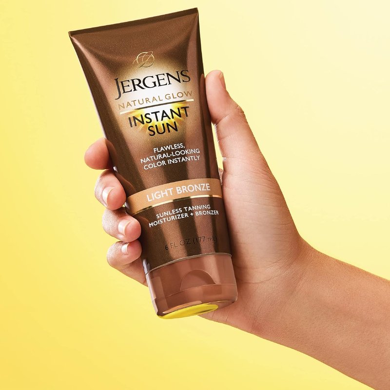 Jergens Natural Glow Tanning Moisturizer - Lightweight Sunless Bronzer for Natural Color | Light Bronze, 6 Oz