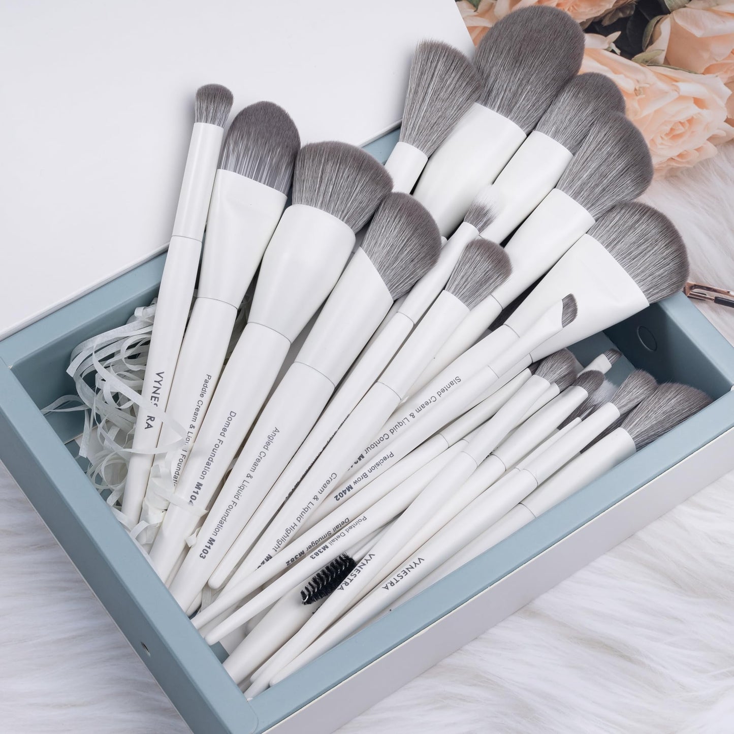 VYNESTRA 30 Pcs Pro Grade Makeup Brushes Set with Dense Ultra Soft Bristle,Elegant Design Luxury Make up Brushes for Foundation,Face Blending Powder, Contour, Bronzer,Highlight, Concealer, Eyeshadow