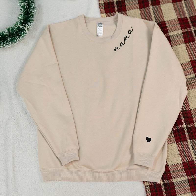 Nani - Mama Mom Mommy Embroidered Crewneck Sweatshirt Heart On Sleeve for Women - Gifts For New Mom Mama Birthday Christmas Mothers Day Valentine Embroidery Pullover Sweater Shirt Sand