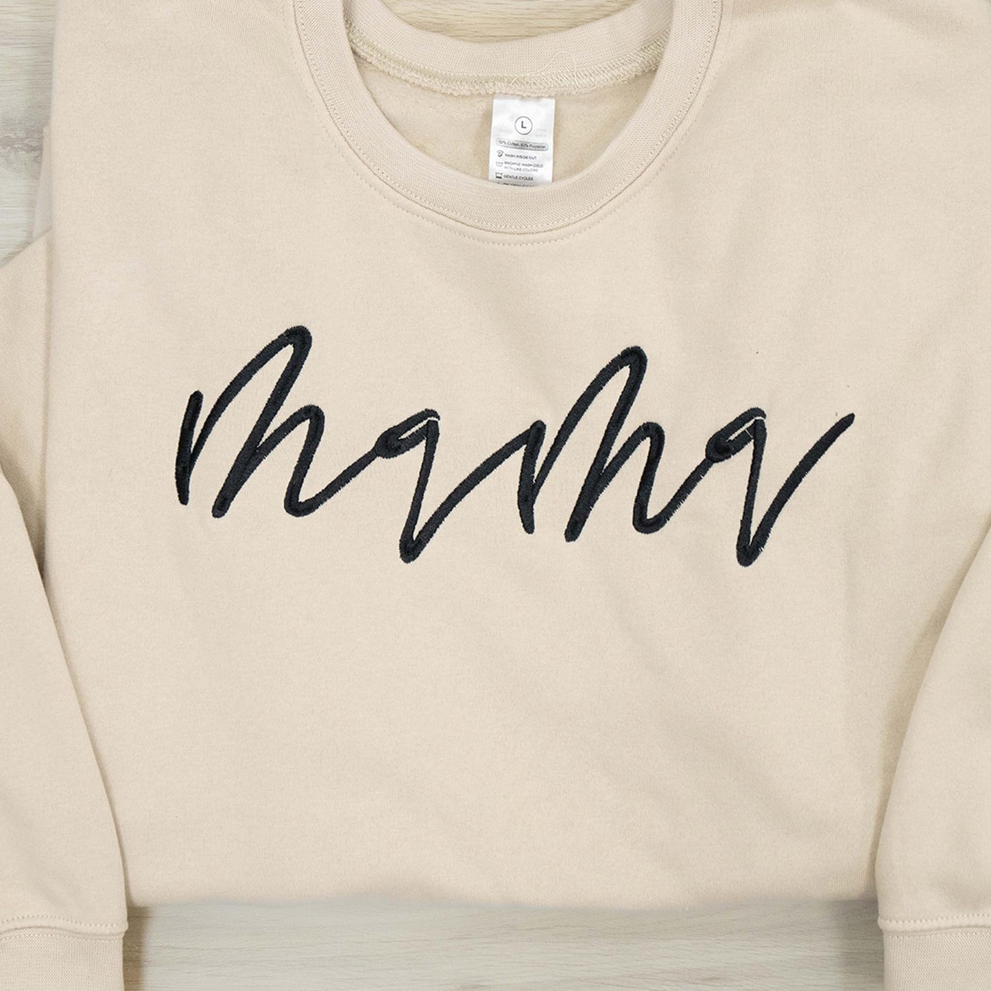 Nani - Mama Mom Mommy Embroidered Crewneck Sweatshirt Heart On Sleeve for Women - Gifts For New Mom Mama Birthday Christmas Mothers Day Valentine Embroidery Pullover Sweater Shirt Sand
