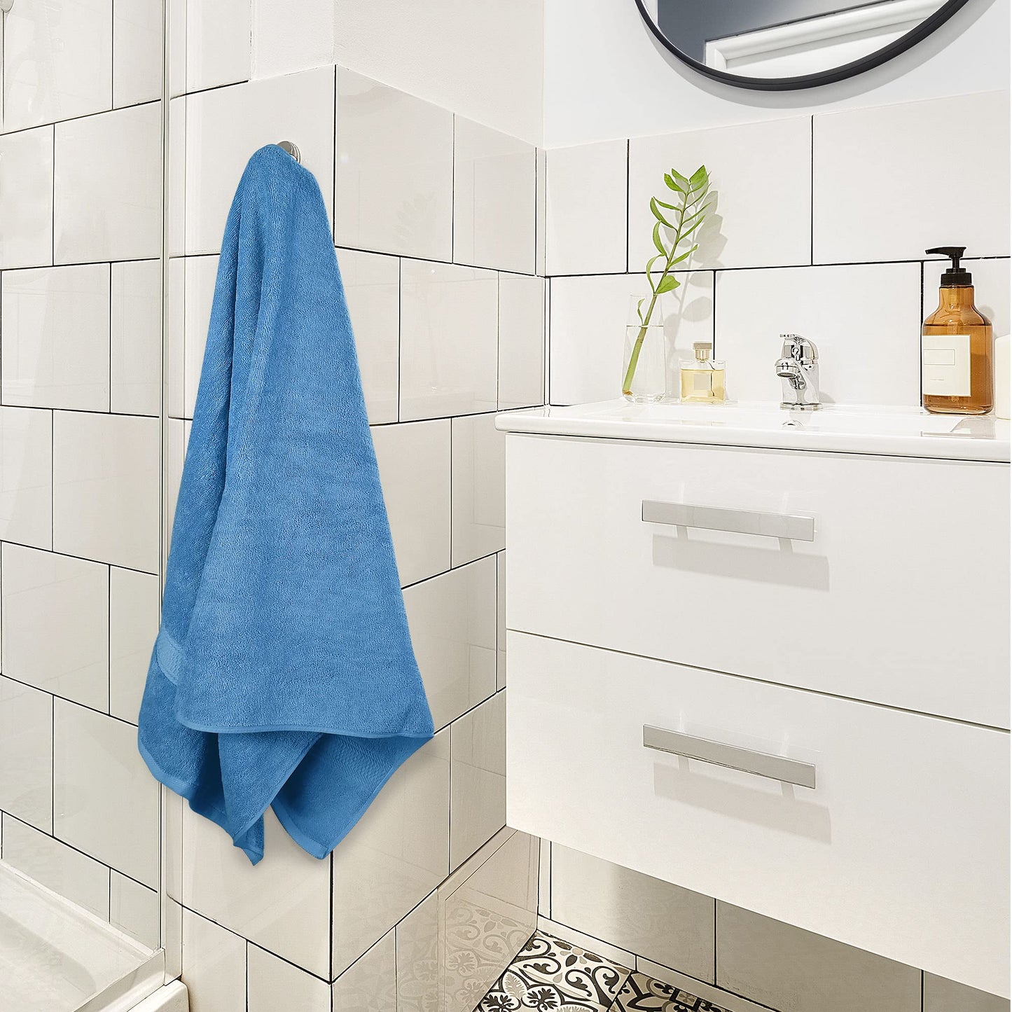 Utopia Towels 4 Pack Premium Bath Towels Set, 27 by 54 Inches, 100% Ring Spun Cotton 600GSM, Lightweight and Highly Absorbent Quick Drying Towels, Perfect for Daily Use, Electric Blue