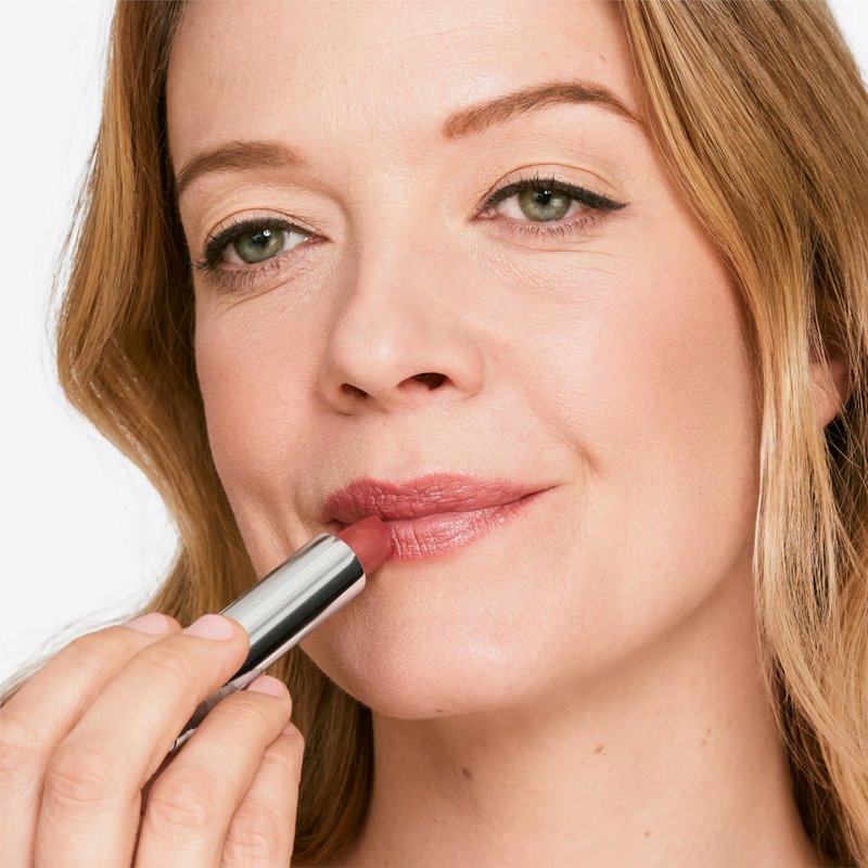 Clinique Dramatically Different Lipstick Shaping Lip Colour | Long Lasting, Moisturizing + Hydrating, A Different Grape, 1 Count