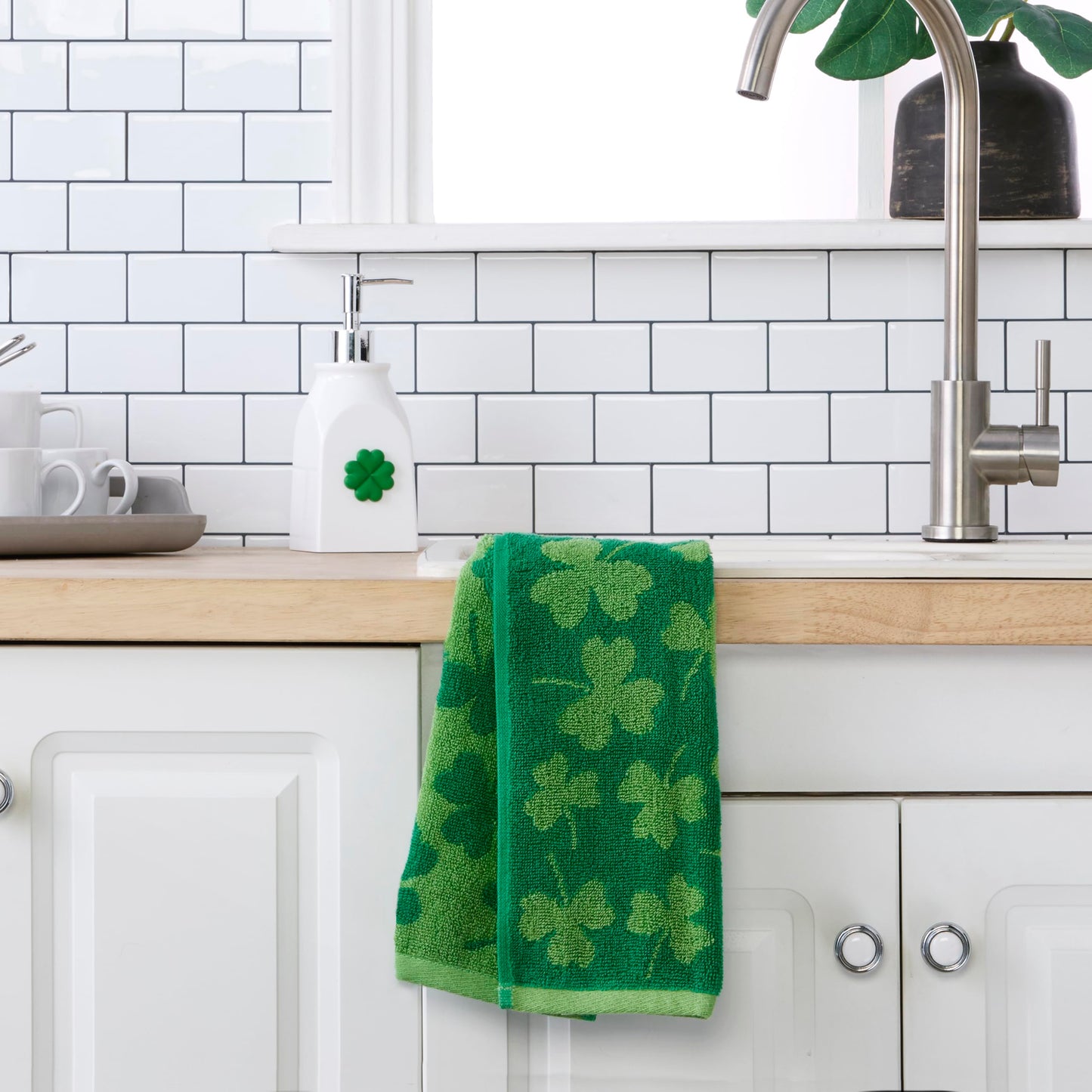SKL Home St. Patrick's Day Shamrock Jacquard 100% Cotton Reversible 2pc Hand Towel Set, Decorative for Bath/Kitchen/Bar & Gift, Green