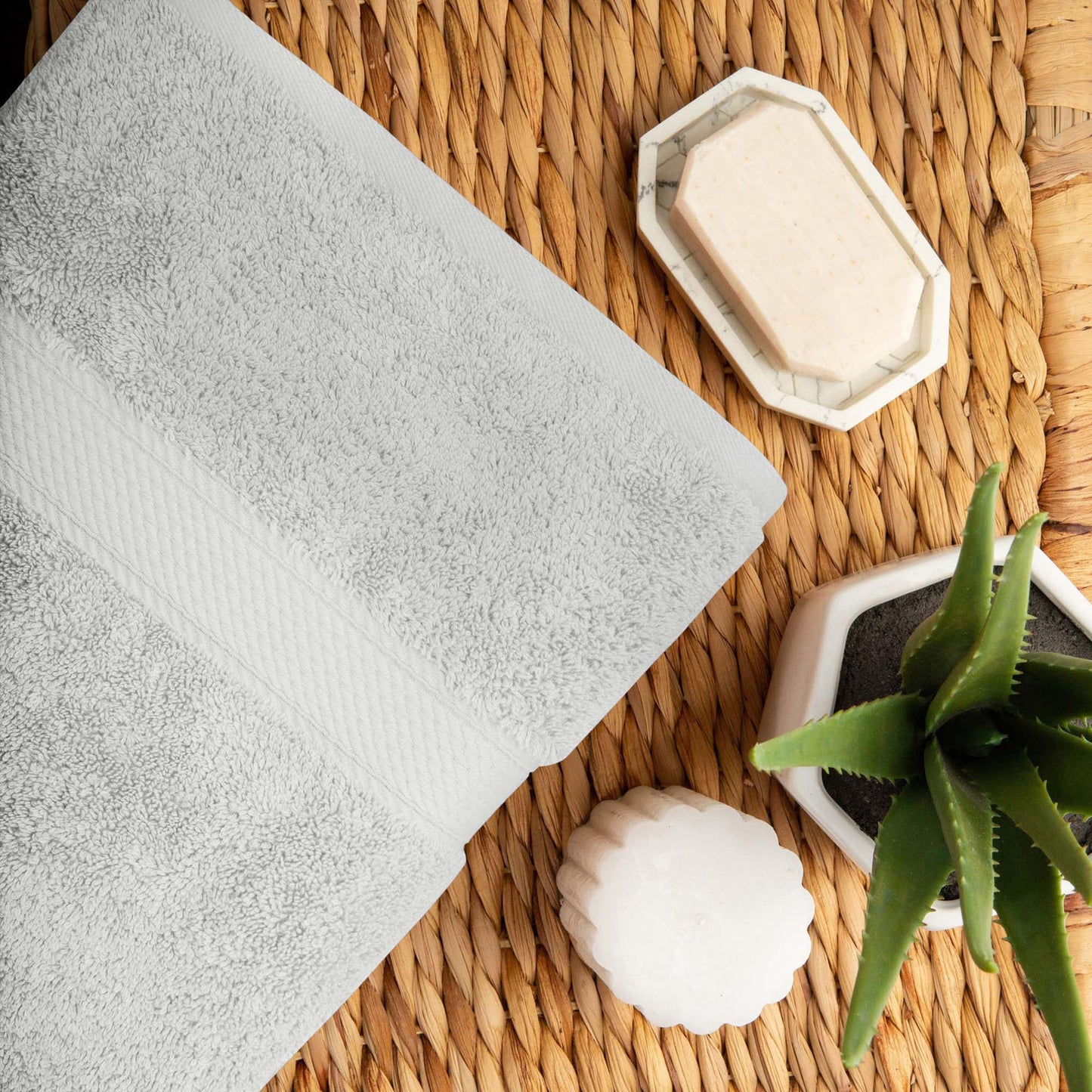SUPERIOR Egyptian Cotton Pile 8 Piece Towel Set, Includes 2 Bath, 2 Hand, 4 Face Towels/Washcloths, Ultra Soft Luxury Towels, Thick Plush Essentials, Guest Bath, Spa, Hotel Bathroom, Silver