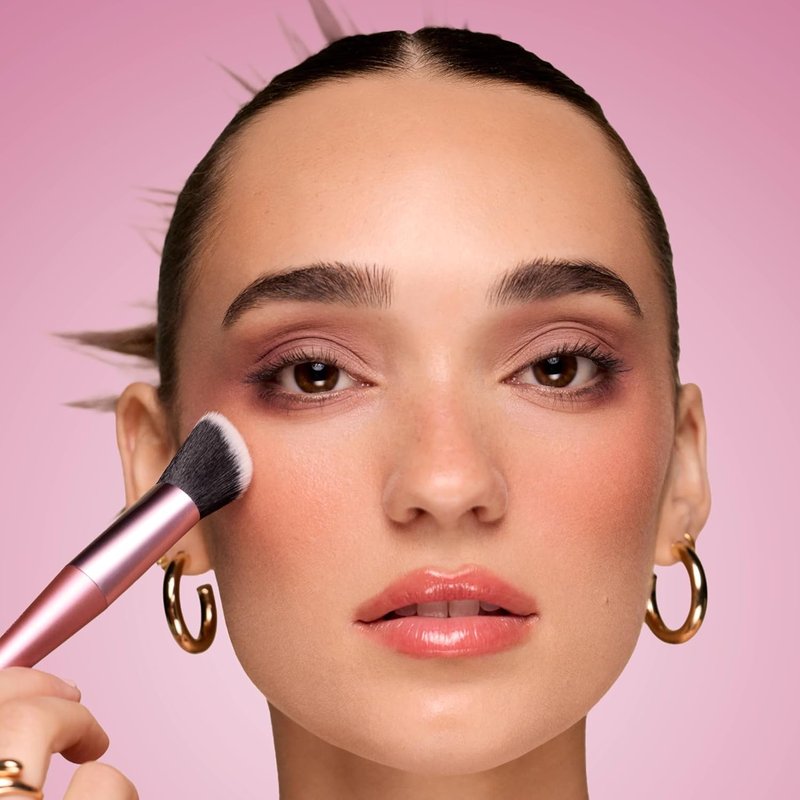 Real Techniques Cat Paw Blush Brush - Unique Paw Shape for Liquid & Cream Blush, Soft Blending Bristles, 1 Count