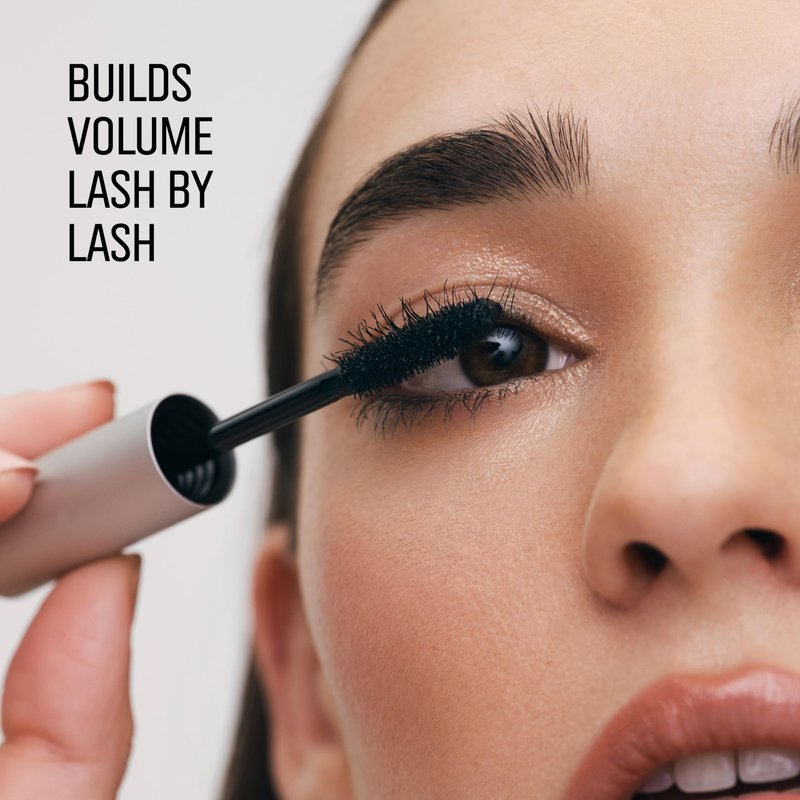 Bobbi Brown Smokey Eye Mascara | Long-Wearing, Volumizing Mascara | No Flaking or Smudging, 0.2 Fl Oz