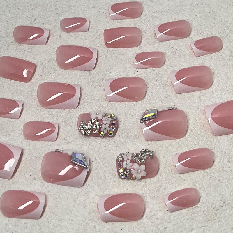Jremg White French Tip Press on Nails Short Square Fake Nails with Flower Charms Design Cute 3D Silver Dollar Rhinestones False Nails Glossy Nude Pink Glue on Nails for Women Girls Manicure 24Pcs