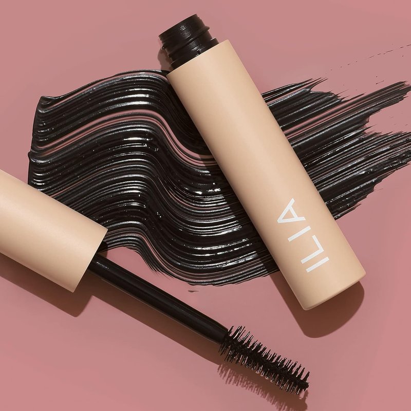 ILIA - Fullest Volumizing Mascara | Weightless, Buildable Formula for Sensitive Eyes | Non-Toxic, Vegan, Cruelty-Free (Full Size; 0.32 fl oz | 9.5 ml)