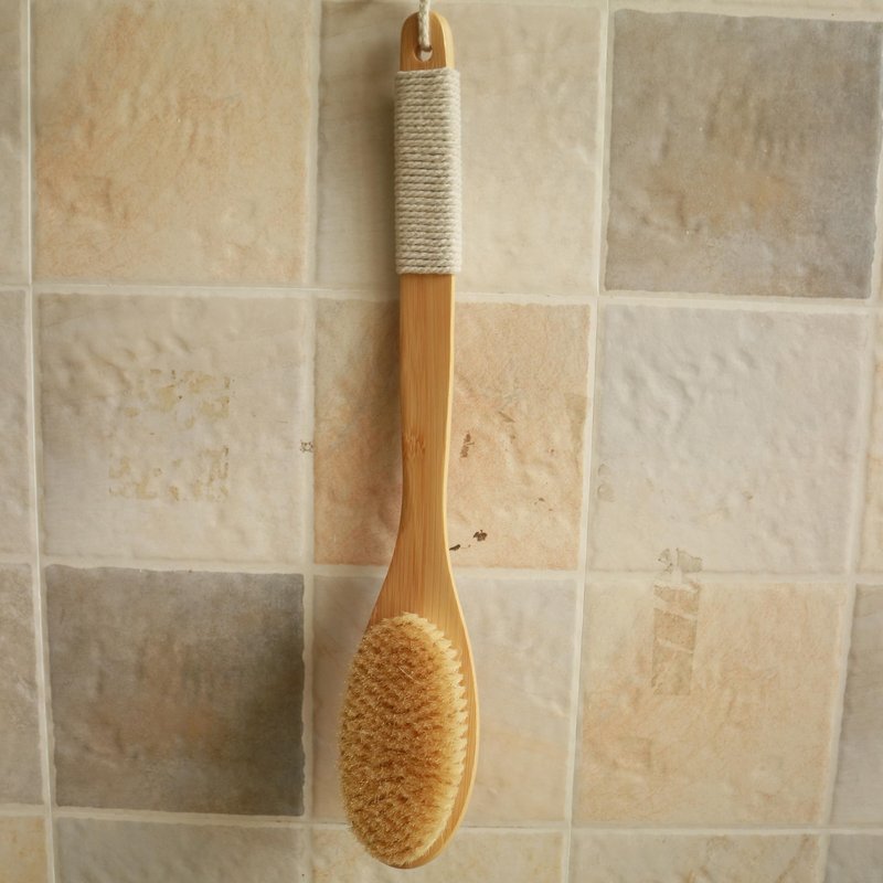 Bamboo Back Scrubber with 16.7 Inch Curved Long Handle Exfoliating Back Scrub Skin Deep Cleansing with Natural Bristles for Men and Women Bath Back Exfoliator Body Dry Brushing