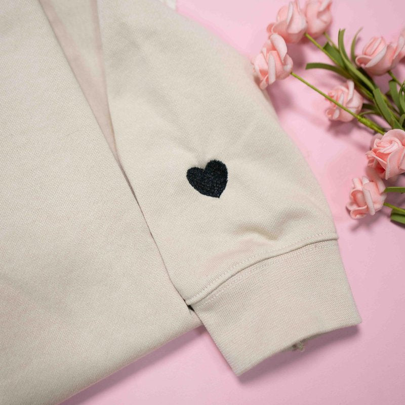 IZI POD - Mama Mom Mommy Embroidered Crewneck Sweatshirt Heart On Sleeve for Women - Gifts For New Mom Mama Birthday Christmas Mothers Day Valentine Embroidery Pullover Sweater Shirt Sand L