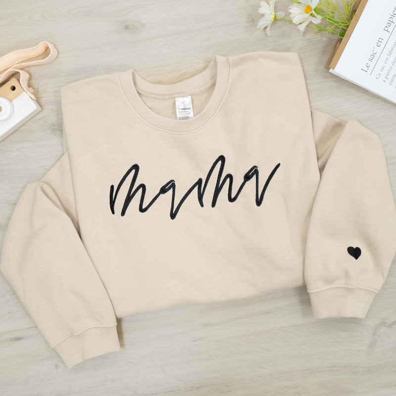 Nani - Mama Mom Mommy Embroidered Crewneck Sweatshirt Heart On Sleeve for Women - Gifts For New Mom Mama Birthday Christmas Mothers Day Valentine Embroidery Pullover Sweater Shirt Sand