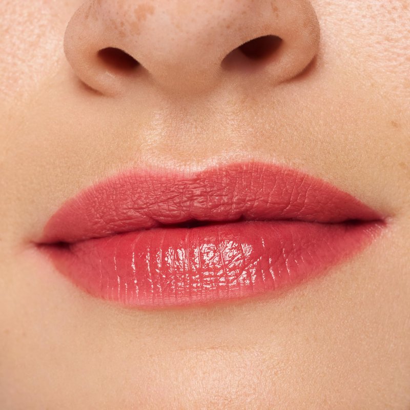 essence | Hydra Kiss Lip Tint | Hydrating, Long-Lasting Lip Stain | Natural Color & Radiant Shine