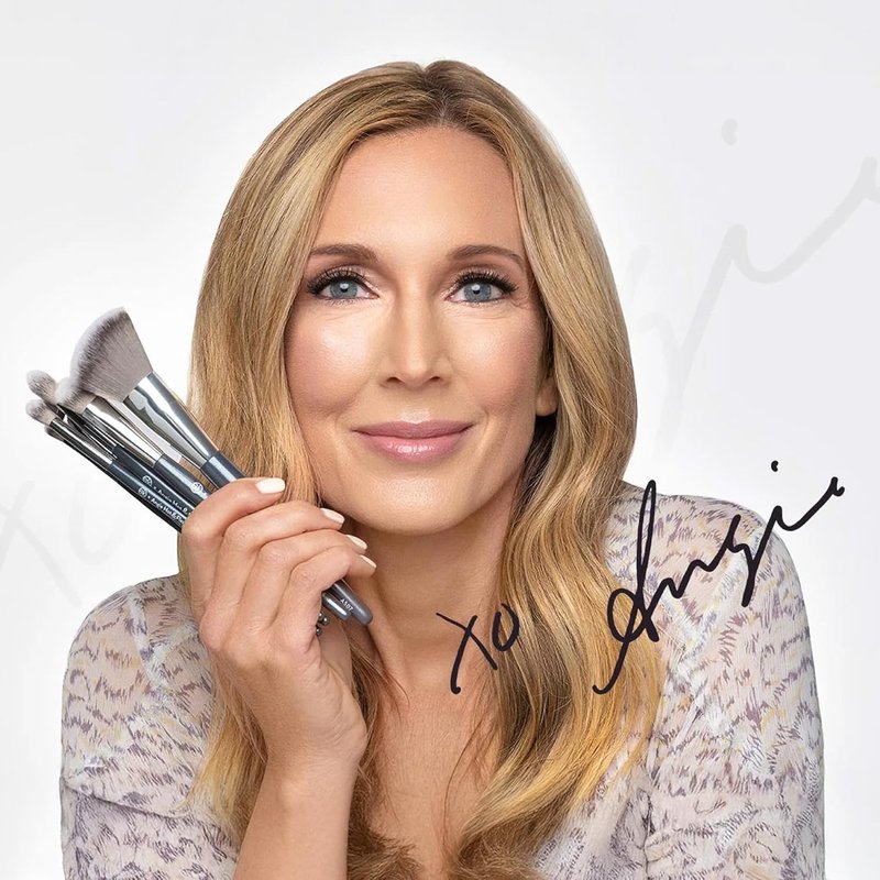 BK Beauty - Angie Hot & Flashy A507 Angled Blush Brush - Fluffy Brush for Seamless Blush, Bronzer & Contour Finish