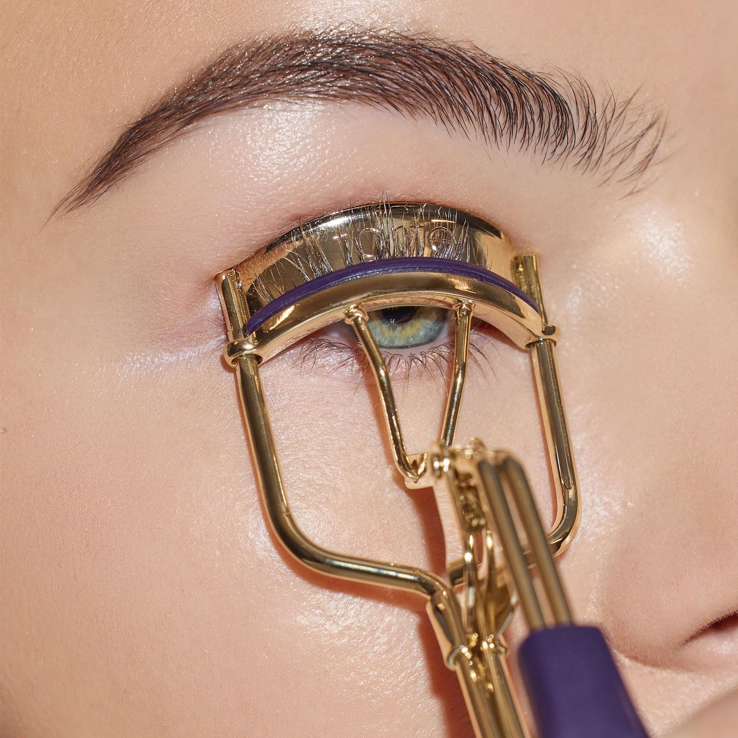 tarte picture perfect eyelash curler – Professional Lash Curler with Mini Travel Size Mascara for Lift & Curl, Ergonomic Pad Design, Easy to Use, Vegan & Cruelty-Free