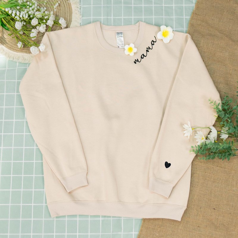 Nani - Mama Mom Mommy Embroidered Crewneck Sweatshirt Heart On Sleeve for Women - Gifts For New Mom Mama Birthday Christmas Mothers Day Valentine Embroidery Pullover Sweater Shirt Sand