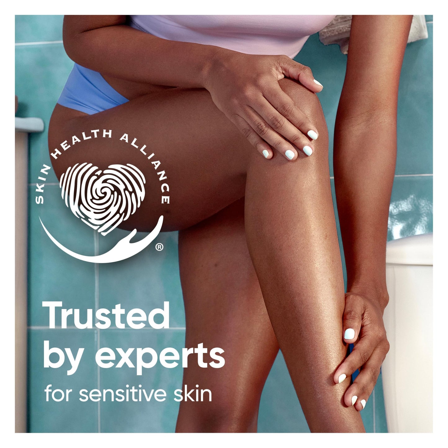 Venus MoistureGlide Women's Razor Blades, With Built-in Shave Gel Bars, 4 Razor Blade Refills