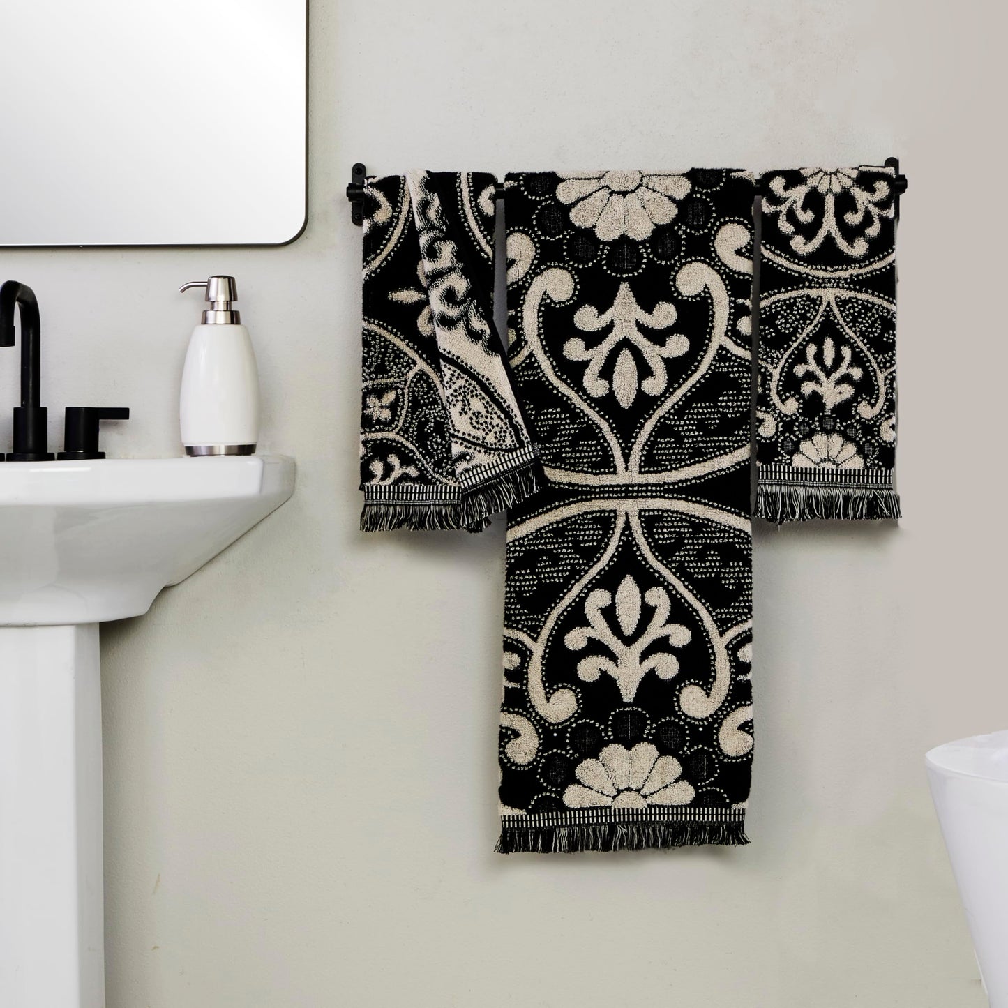 SKL Home Amherst Medallion 100% Cotton Premium 2-Piece Hand Towel Set, 600 GSM, Reversible Jacquard, Soft & Absorbent, Decorative for Bath/Kitchen/Bar & Gift, Black