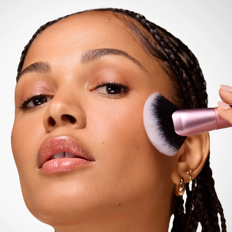 Real Techniques Angled Fan Finishing Brush, Dual-Ended Contour, Bronzer & Blush Makeup Brush for Blending Powder or Cream Products, UltraPlush Bristles, Cruelty-Free, 1 Count