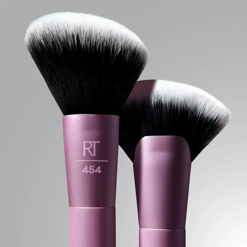 Real Techniques Angled Fan Finishing Brush, Dual-Ended Contour, Bronzer & Blush Makeup Brush for Blending Powder or Cream Products, UltraPlush Bristles, Cruelty-Free, 1 Count
