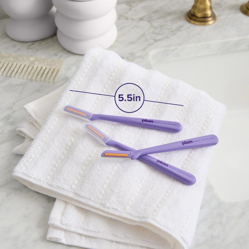 Plum Beauty Vitamin C Dermaplaning Razors (3-Pack) – Infused Facial Razors for Women - Peach Fuzz & Dead Skin Remover - Brightening Vitamin C Strip for Collagen Support & Skincare Absorption