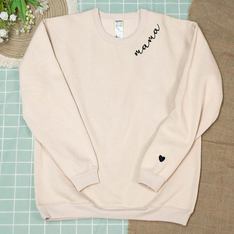 Nani - Mama Mom Mommy Embroidered Crewneck Sweatshirt Heart On Sleeve for Women - Gifts For New Mom Mama Birthday Christmas Mothers Day Valentine Embroidery Pullover Sweater Shirt Sand