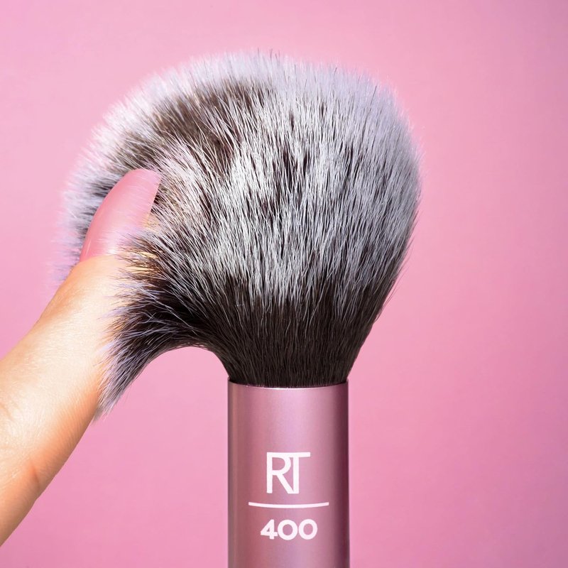 Real Techniques Blush Makeup Brush - Ultra Plush Fluffy Brush for Loose, Cream, or Pressed Blush | Vegan & Cruelty-Free