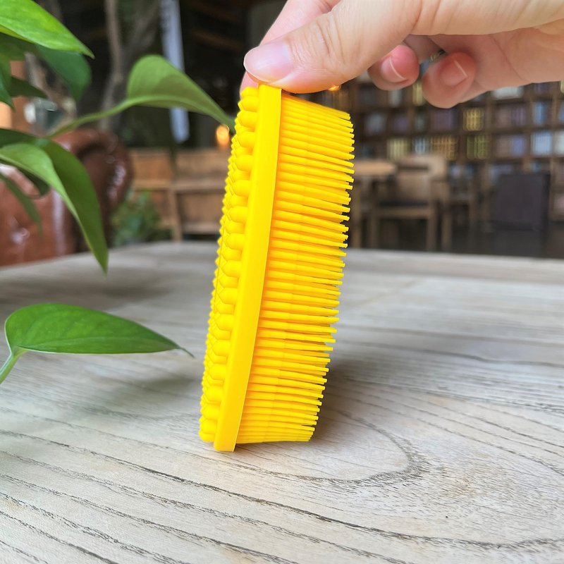Premium Sensory Brush for Kids or Autism,Soft Silicone Body Scrubber,2 in 1 Sensory Room Occupational Therapy Sensory Brushes,Silicone Loofah,Pet Shower Brush Bath Brush Shampoo Brush(Oval-Yellow)