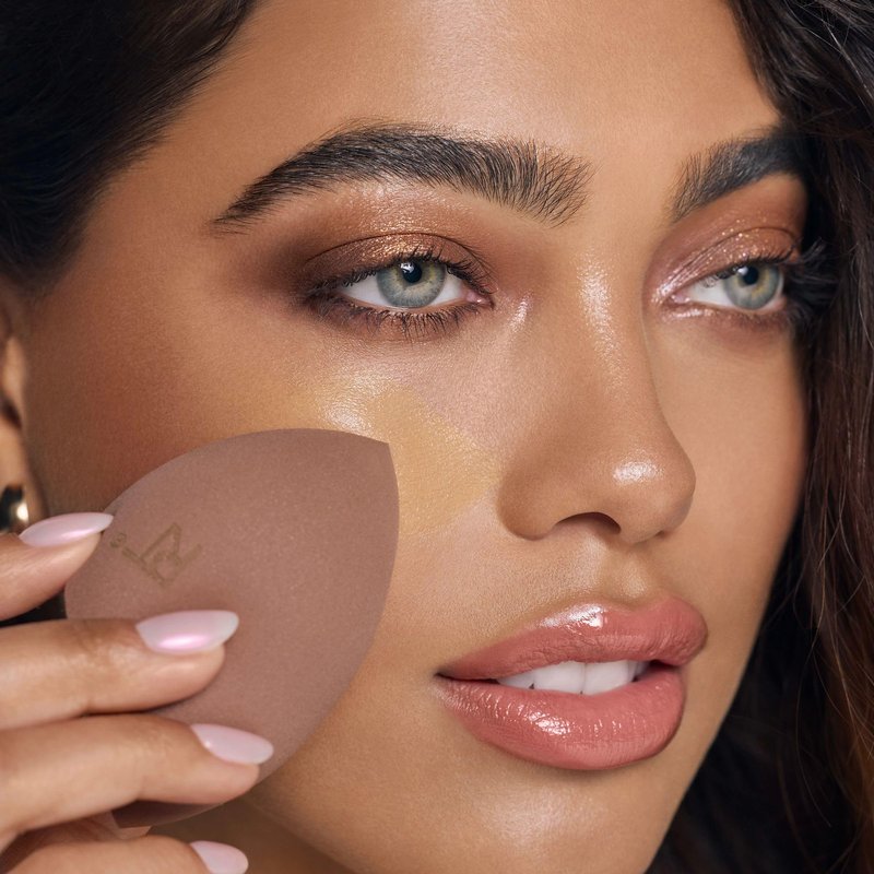Real Techniques New Nudes Bare Finish Sponge Duo, Beauty Sponges for Liquid Foundation, Skin Tint & Concealer, Light-to-Full Coverage, Latex-Free Makeup Sponges, Cruelty-Free, 2 Count