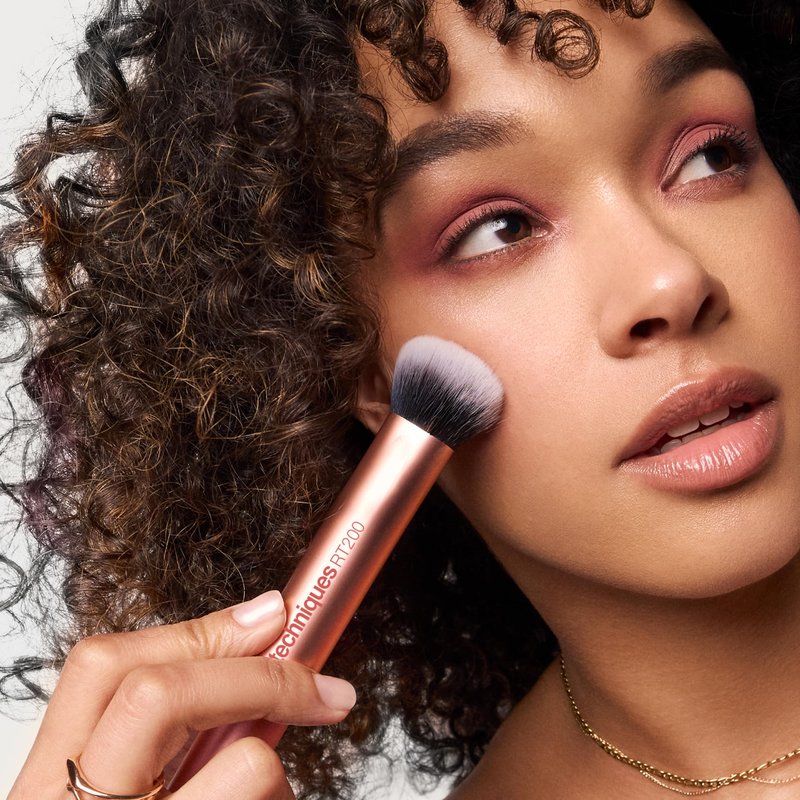 Real Techniques Expert Face Professional Foundation Makeup Brush for Even Streak Free Application, Dense Bristles For Buffing, Orange, 1 Count