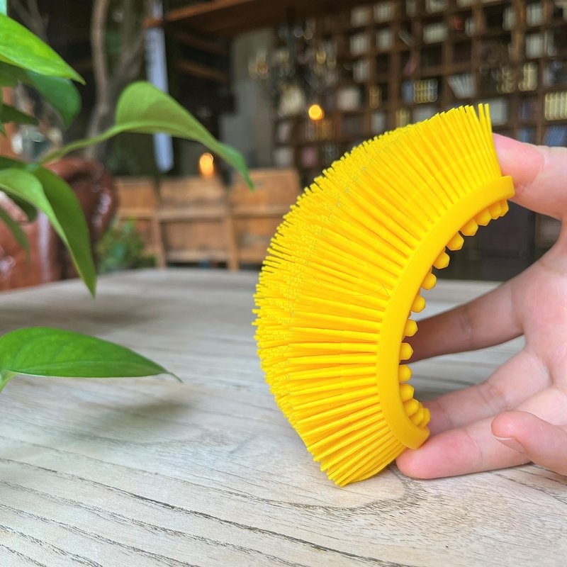 Premium Sensory Brush for Kids or Autism,Soft Silicone Body Scrubber,2 in 1 Sensory Room Occupational Therapy Sensory Brushes,Silicone Loofah,Pet Shower Brush Bath Brush Shampoo Brush(Oval-Yellow)