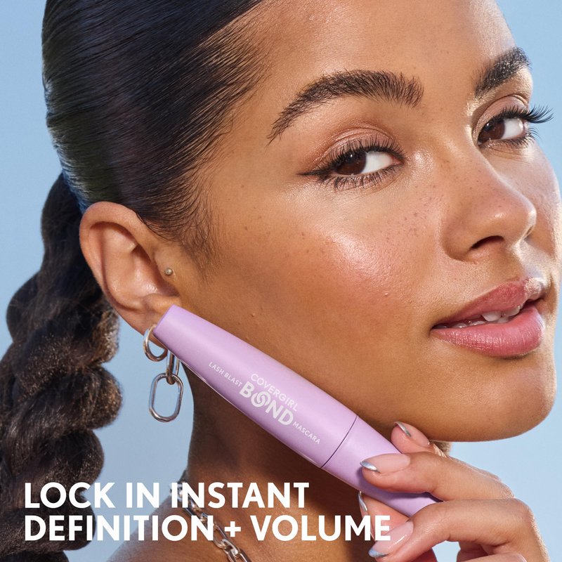 COVERGIRL Lash Blast Bond Volume Mascara - 800 - Extreme Black, Bonding Complex to Condition & Nourish Lashes, Smudge-Proof, Clump-Free, Volumizing, Vegan Formula