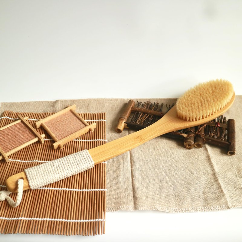 Bamboo Back Scrubber with 16.7 Inch Curved Long Handle Exfoliating Back Scrub Skin Deep Cleansing with Natural Bristles for Men and Women Bath Back Exfoliator Body Dry Brushing
